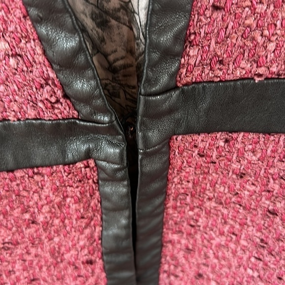 Deborah Lyons
Grace Tweed Jacket size Large - Picture 9 of 13